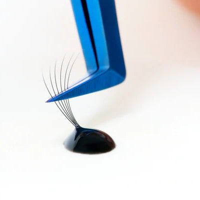 Retention 2.0 Lash Adhesive from GT Lash Co designed to perform in any humidity with the best retention.