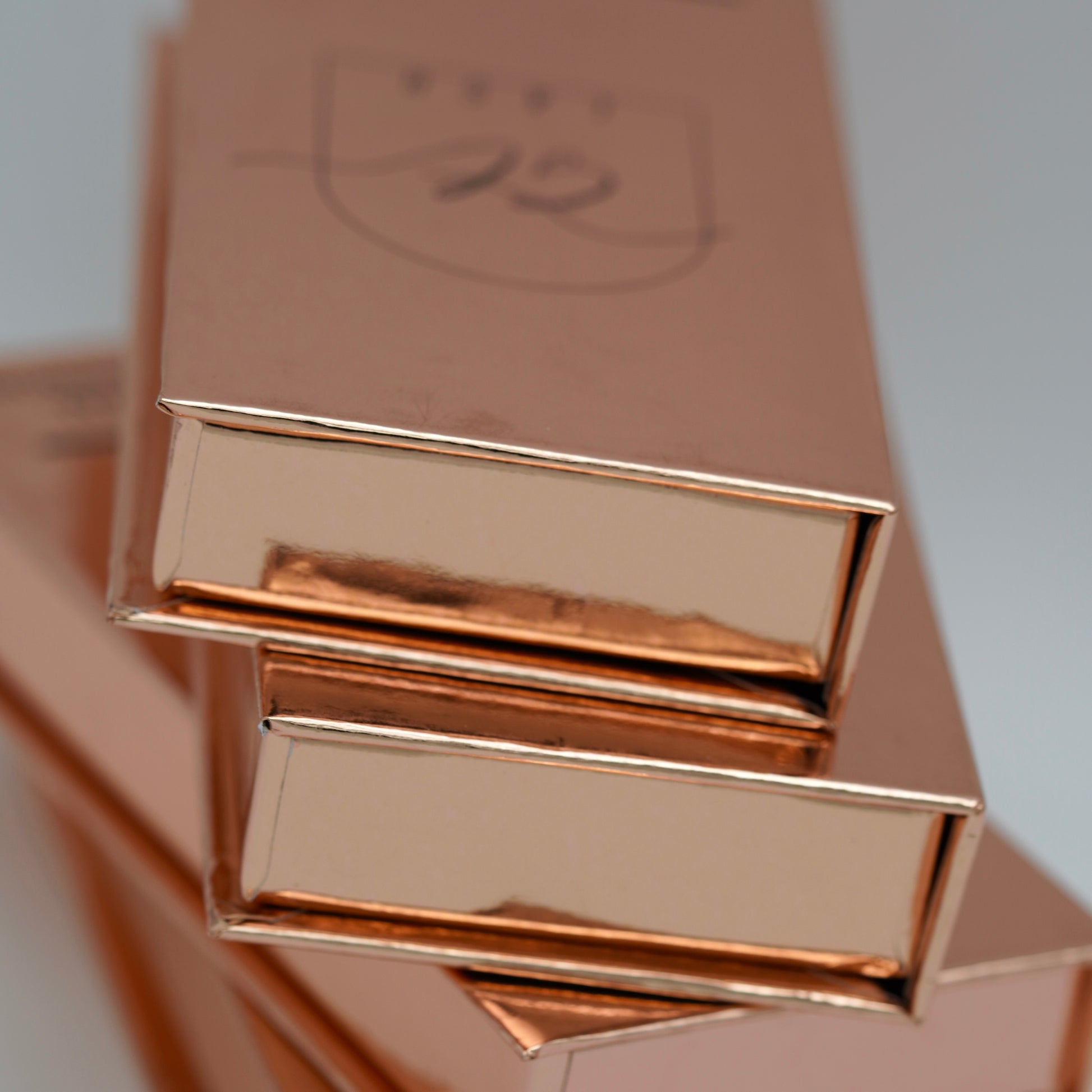 GT Lash Co luxury rose gold packaging for cashmere volume lash extensions — premium trays for handmaking fans and professional lash artists